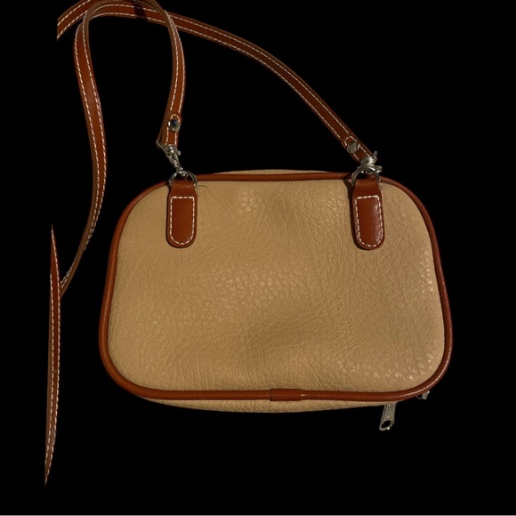 ❣️SALE! Esprit Crossbody Bags in Black and Tan - Picture 7 of 11